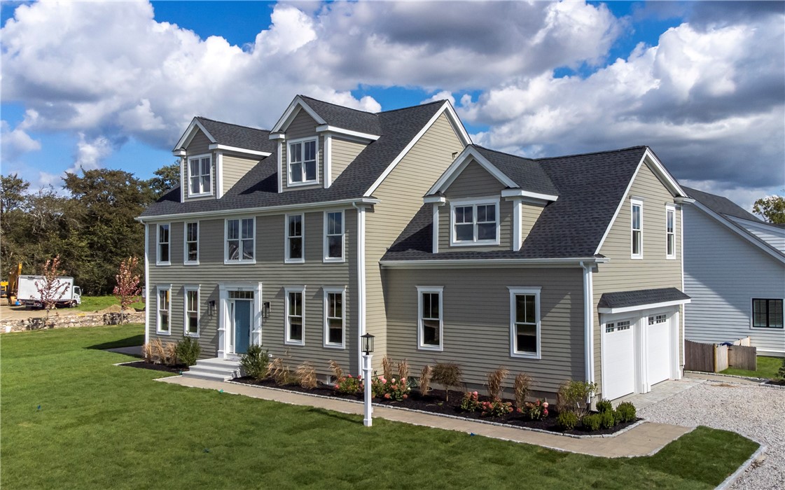 211 Morrison Avenue Middletown, RI 02842 - Photo 3 of 50