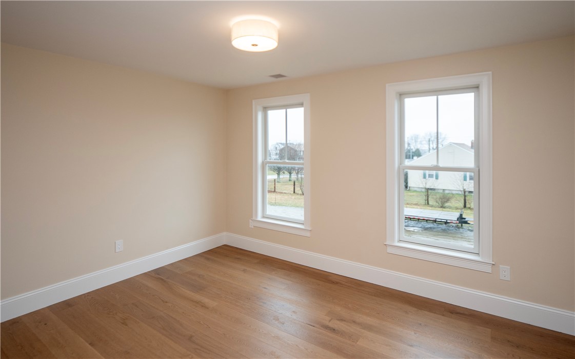 211 Morrison Avenue Middletown, RI 02842 - Photo 32 of 50