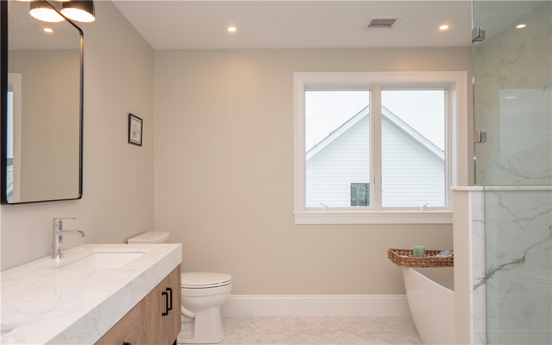 211 Morrison Avenue Middletown, RI 02842 - Photo 34 of 50