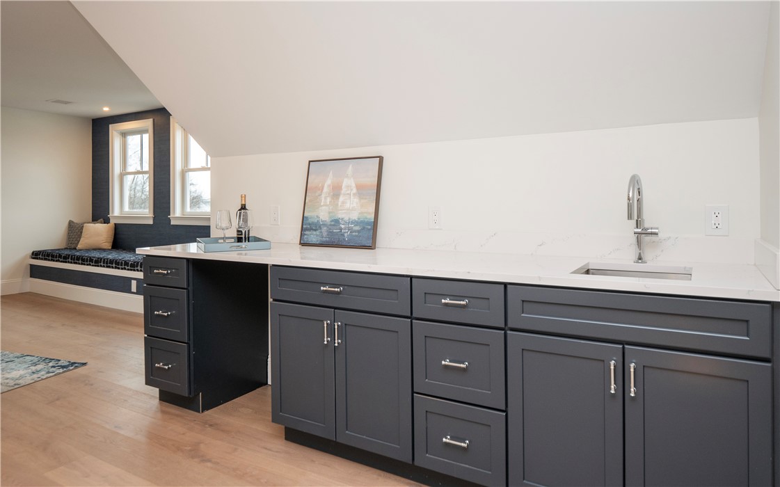 211 Morrison Avenue Middletown, RI 02842 - Photo 44 of 50