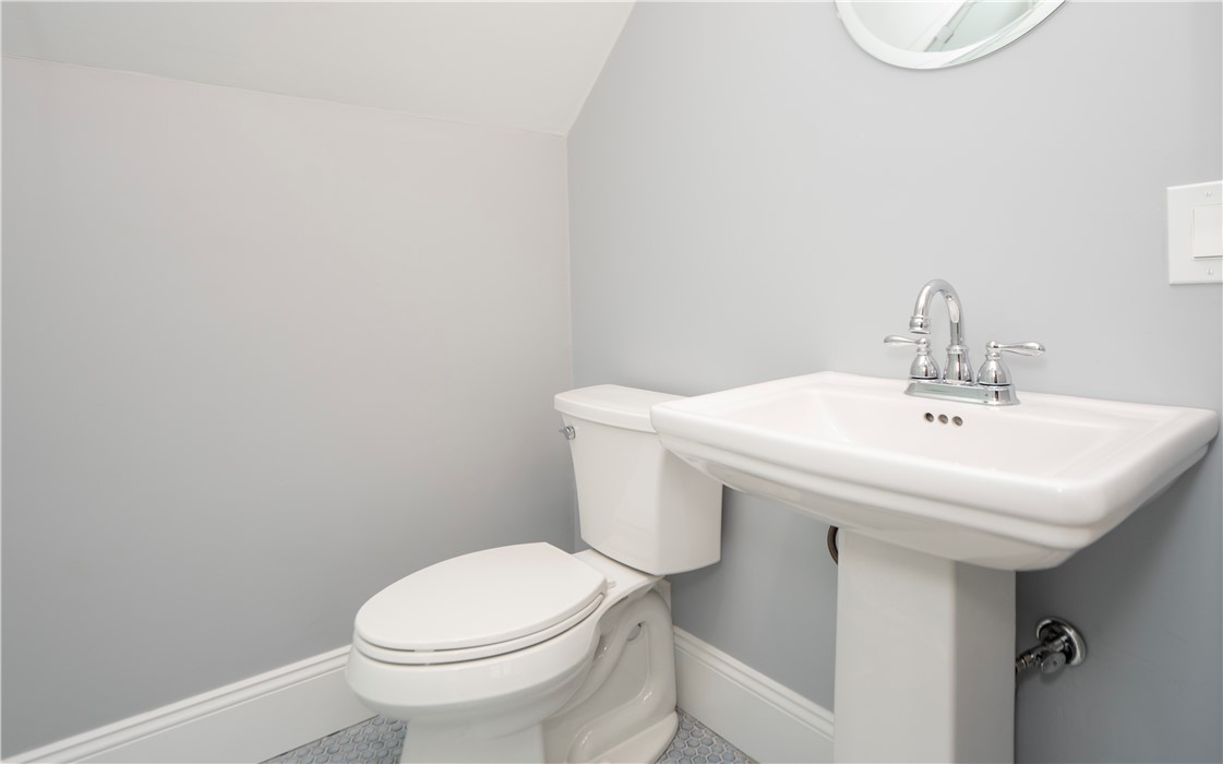 211 Morrison Avenue Middletown, RI 02842 - Photo 45 of 50