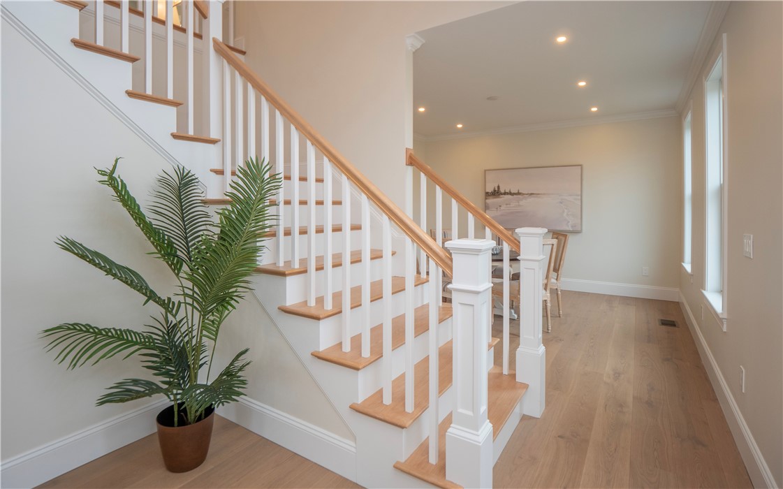 211 Morrison Avenue Middletown, RI 02842 - Photo 8 of 50