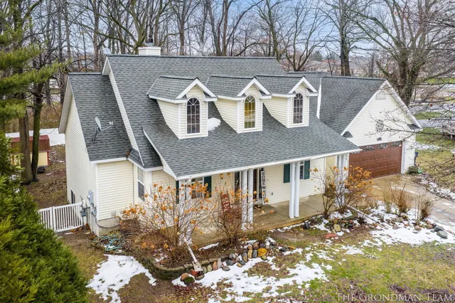 $415,000 | 975 Songbird Lane, Holland, MI 49423