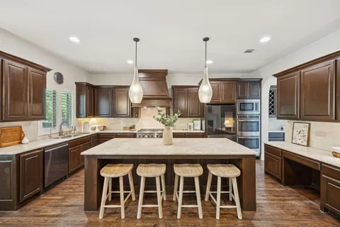 $959,900 | 204 Chisholm Trail, Highland Village, TX 75077