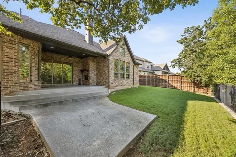 $959,900 | 204 Chisholm Trail, Highland Village, TX 75077