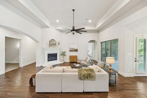 $959,900 | 204 Chisholm Trail, Highland Village, TX 75077