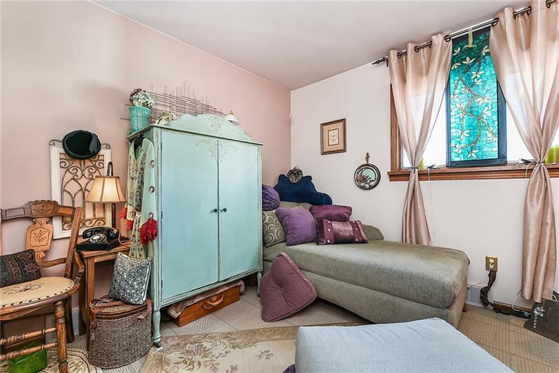 861 Blue Ridge Drive Pittsburgh, PA 15239 - Photo 14 of 25 Gallery Image 14