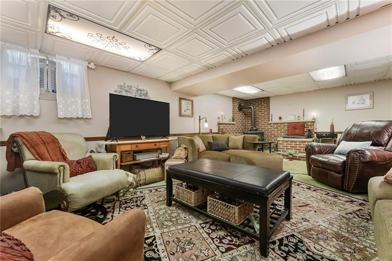 861 Blue Ridge Drive Pittsburgh, PA 15239 - Photo 17 of 25 Gallery Image 17
