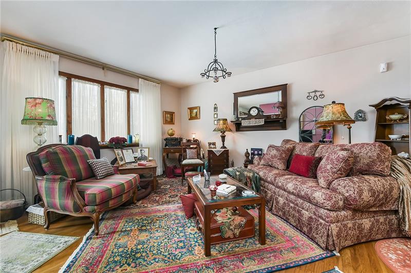 861 Blue Ridge Drive Pittsburgh, PA 15239 - Photo 3 of 25 Gallery Image 3