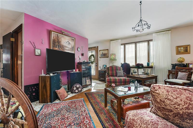 861 Blue Ridge Drive Pittsburgh, PA 15239 - Photo 4 of 25 Gallery Image 4