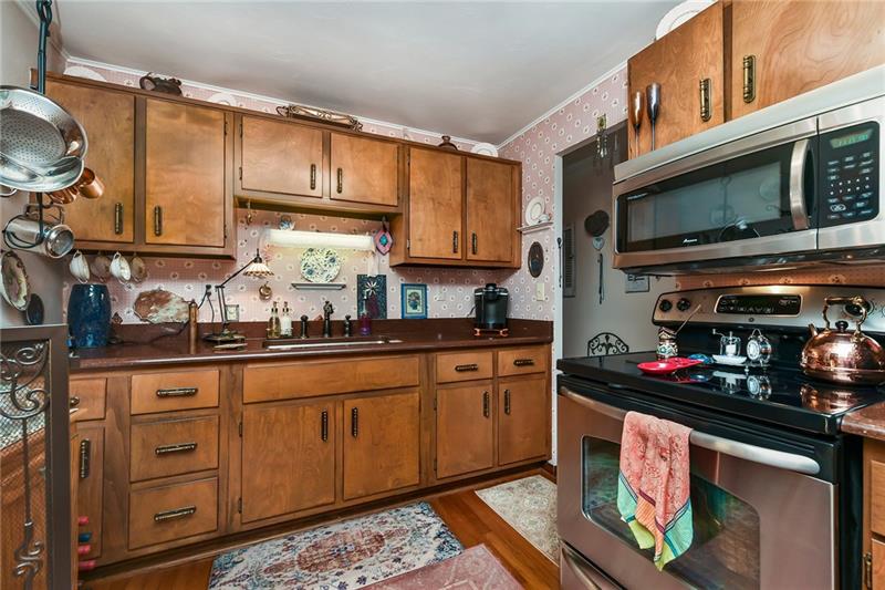 861 Blue Ridge Drive Pittsburgh, PA 15239 - Photo 7 of 25 Gallery Image 7