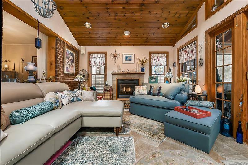 861 Blue Ridge Drive Pittsburgh, PA 15239 - Photo 9 of 25 Gallery Image 9