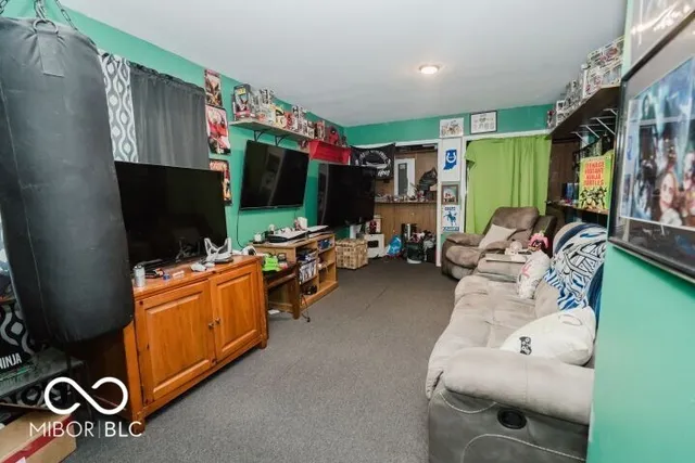 $279,900 | 2213 West Audubon Drive, Muncie, IN 47304