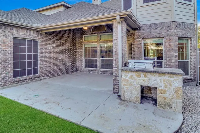 an outdoor view of house and outdoor space