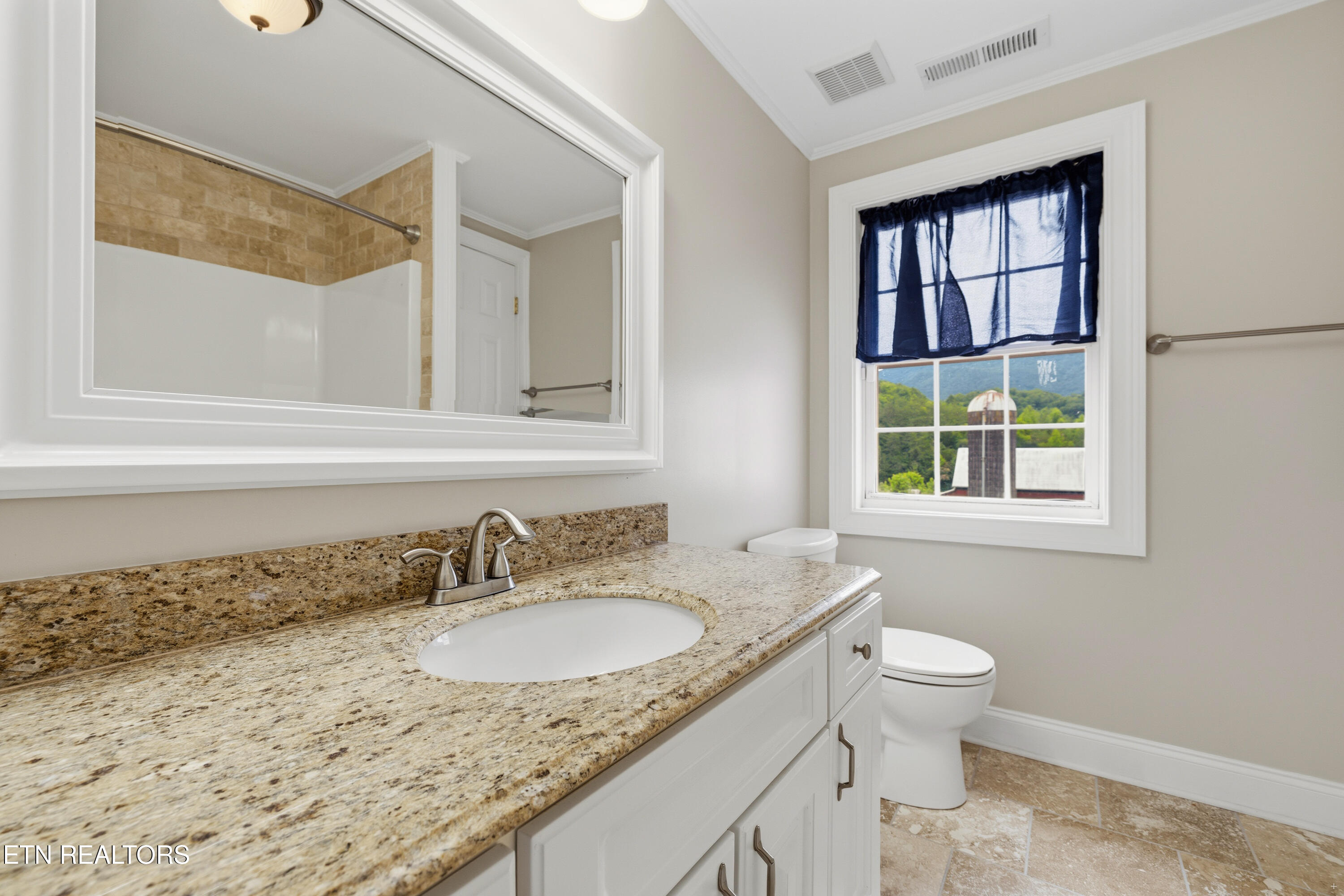 1640 Munsey Hatcher Road Seymour, TN 37865 - Photo 36 of 60 Bathroom 3