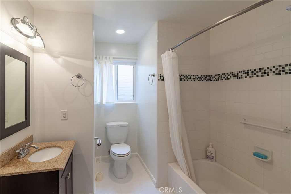 10424 Big Tujunga Canyon Road Tujunga, CA 91042 - Photo 19 of 54 Jack and Jill Bath between Bedrooms 1-2