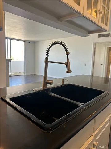 a close view of sink