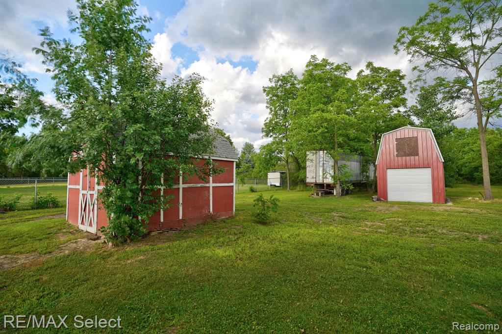 3151 South Center Road Burton, MI 48519 - Photo 5 of 26