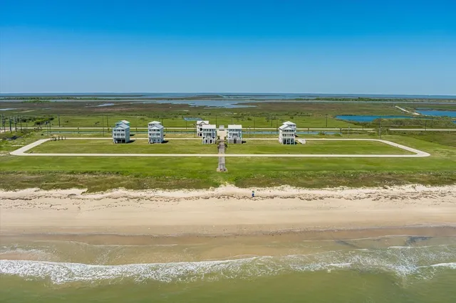 a view of a tennis court