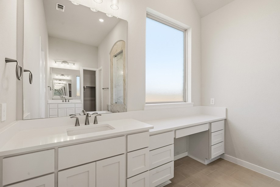 31738 Rosemary Road Fulshear, TX 77423 - Photo 13 of 24 Primary Bathroom