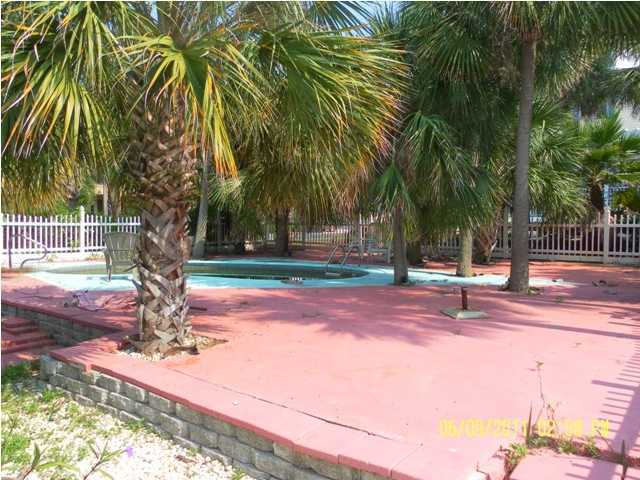 43 Miami Street Destin, FL 32550 - Photo 2 of 12 a tree in the middle of a yard