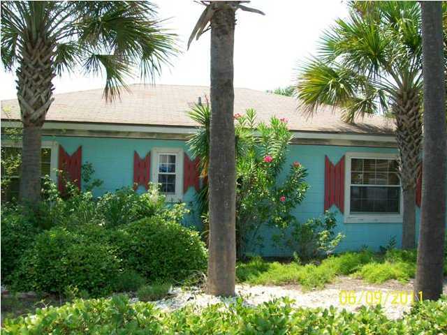 43 Miami Street Destin, FL 32550 - Photo 11 of 12 a front view of house with yard and green space