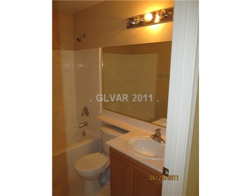 7260 Vinca Road Las Vegas, NV 89113 - Photo 16 of 22 Bathroom.