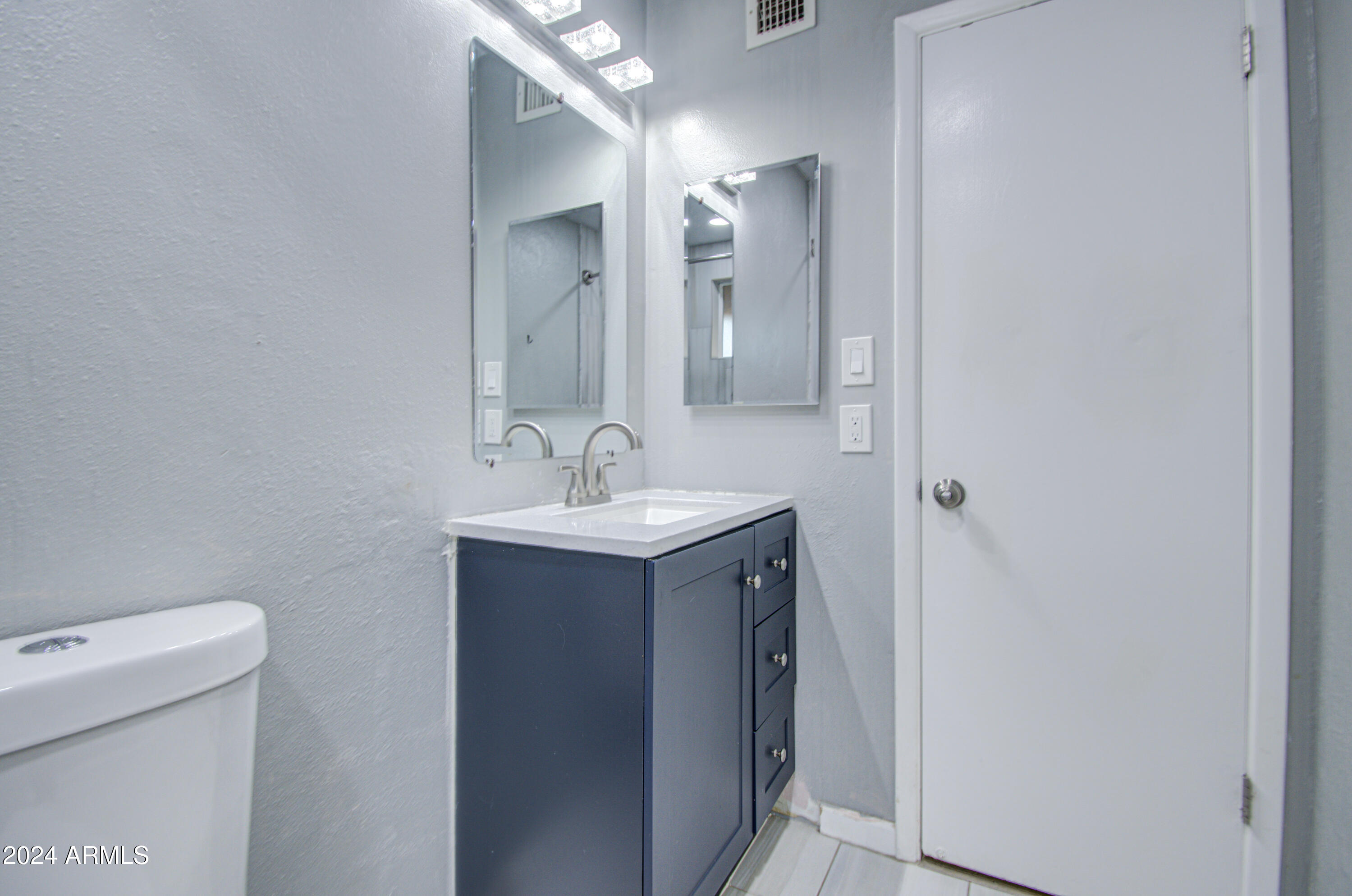 2236 West Wethersfield Road Phoenix, AZ 85029 - Photo 24 of 32 Bathroom-pic 3
