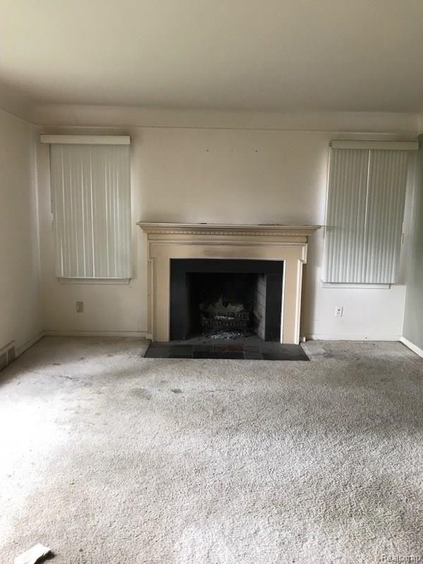 916-918 Harcourt Road Grosse Pointe, MI 48230 - Photo 9 of 12 A986EB00-.jpg
