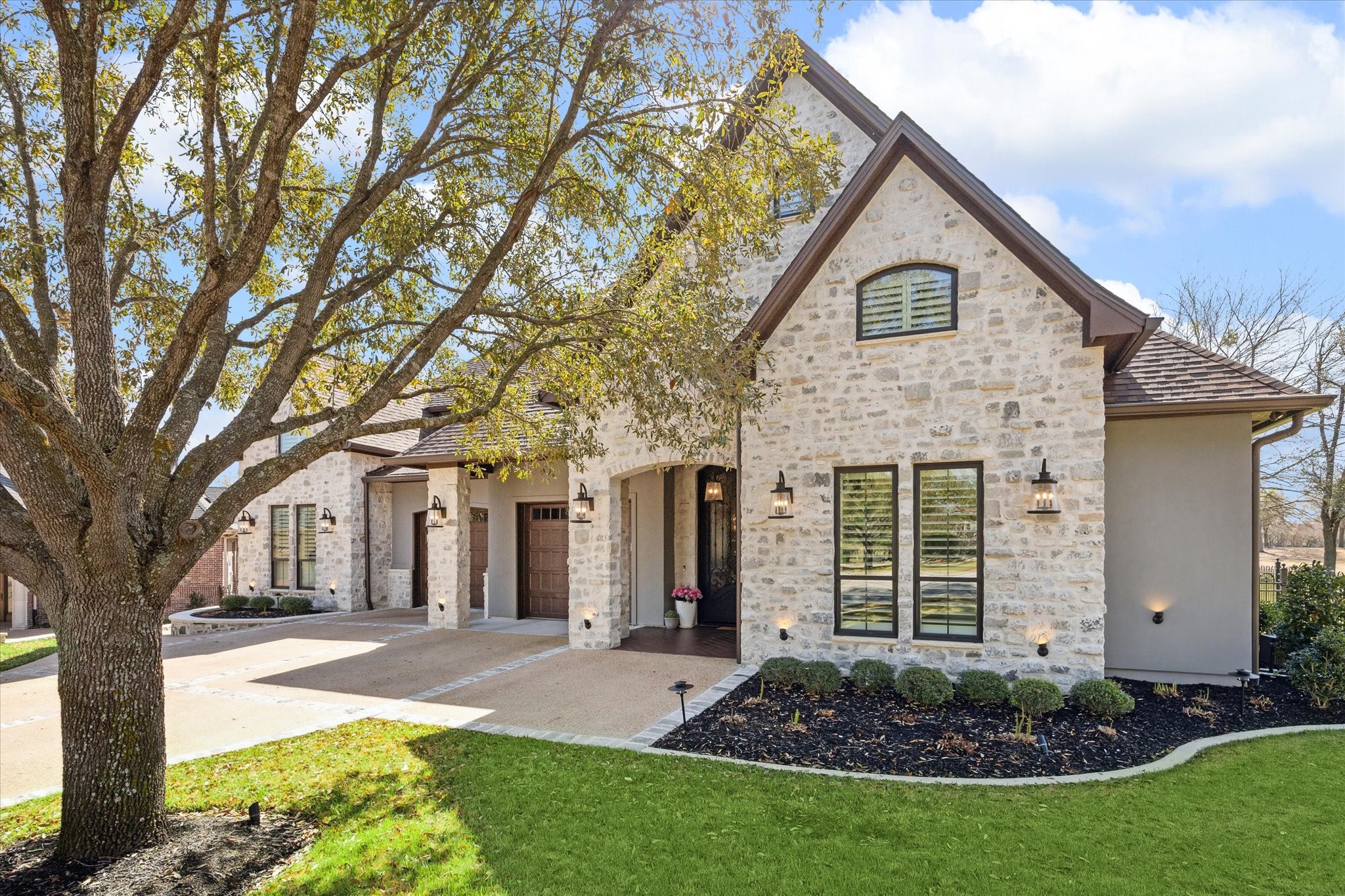 5202 Bourrone Dr