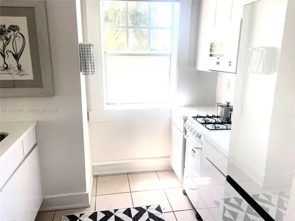 $1,950 | 1611 Michigan Avenue, Unit 27, Miami Beach, FL 33139