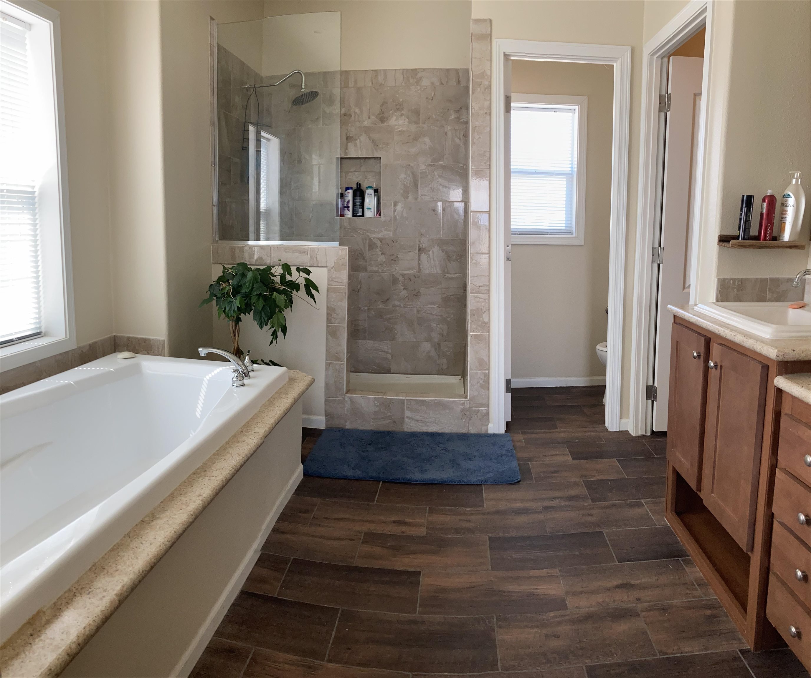2413 1300th Road Delta, CO 81416 - Photo 16 of 35 a spacious bathroom with a tub shower and mirror