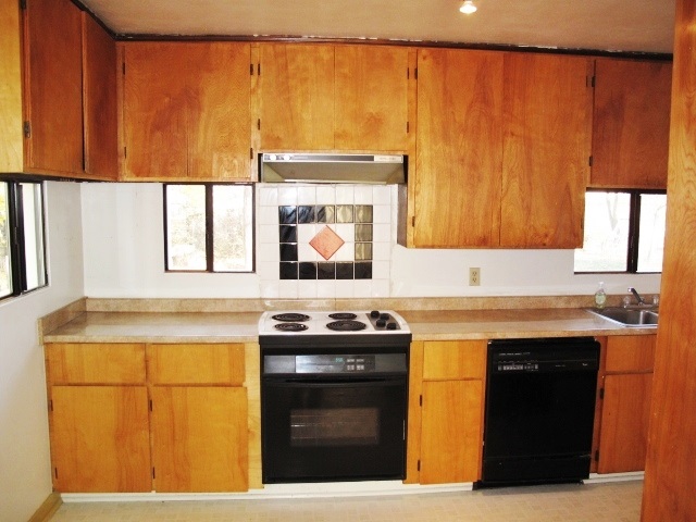 2810 North Locust Road Spokane, WA 99206 - Photo 4 of 20