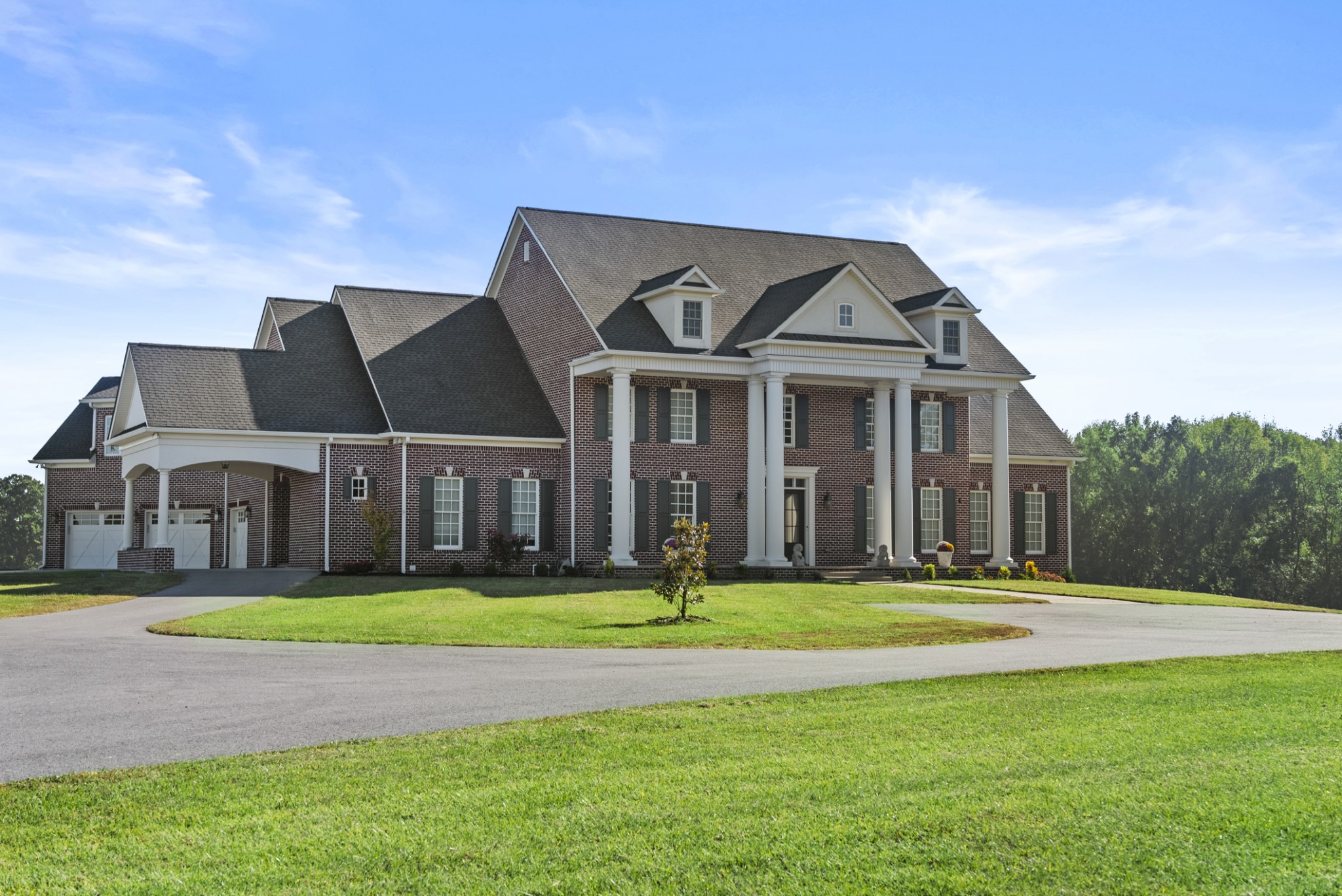 555 Williams Road Clarksville, TN 37043 - Photo 3 of 52 a front view of a house with a yard