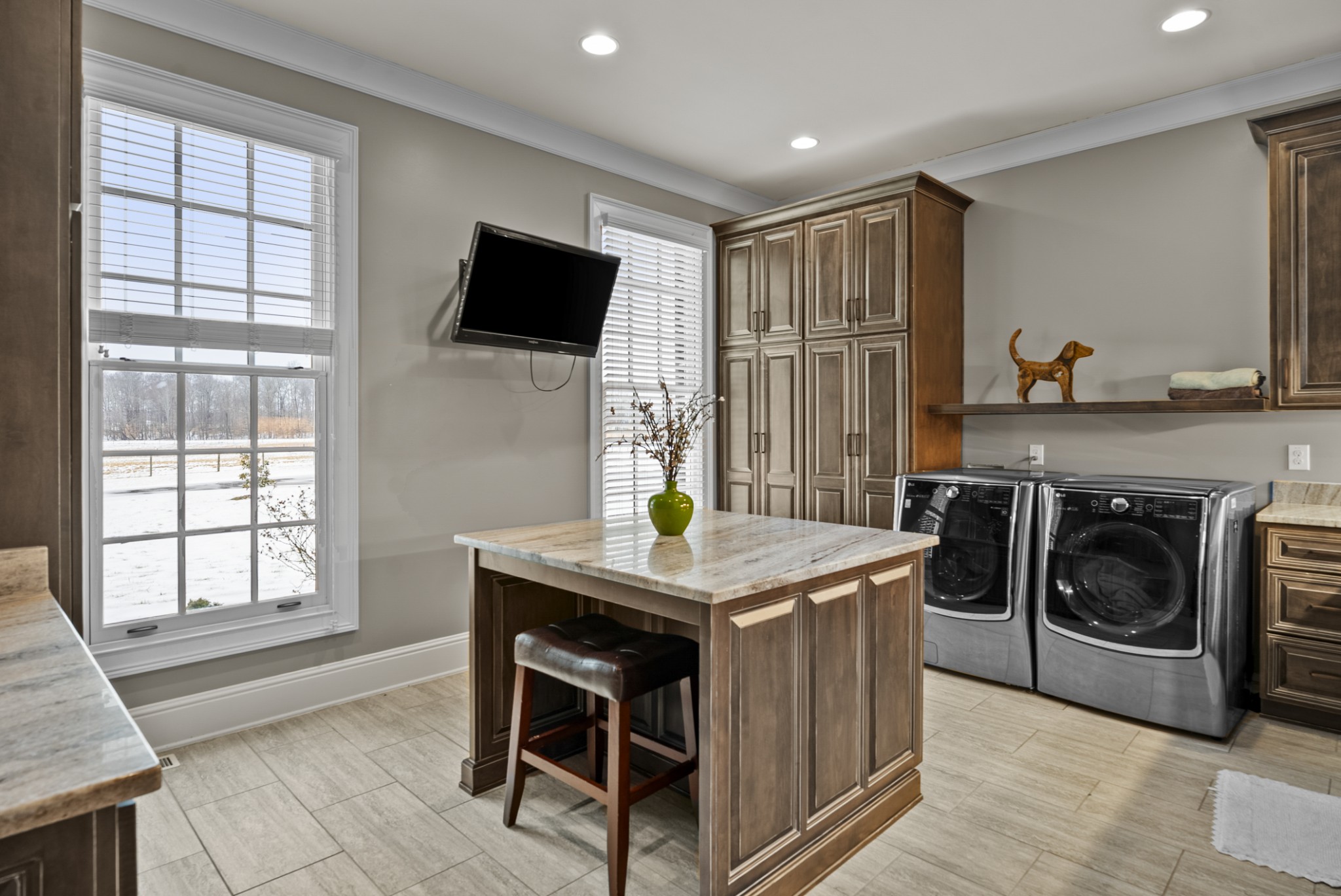 555 Williams Road Clarksville, TN 37043 - Photo 50 of 52 a kitchen with a stove and a refrigerator