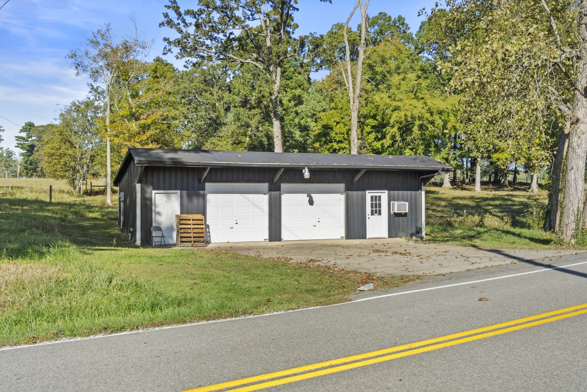 555 Williams Road Clarksville, TN 37043 - Photo 7 of 52 a view of a house with a yard and large tree