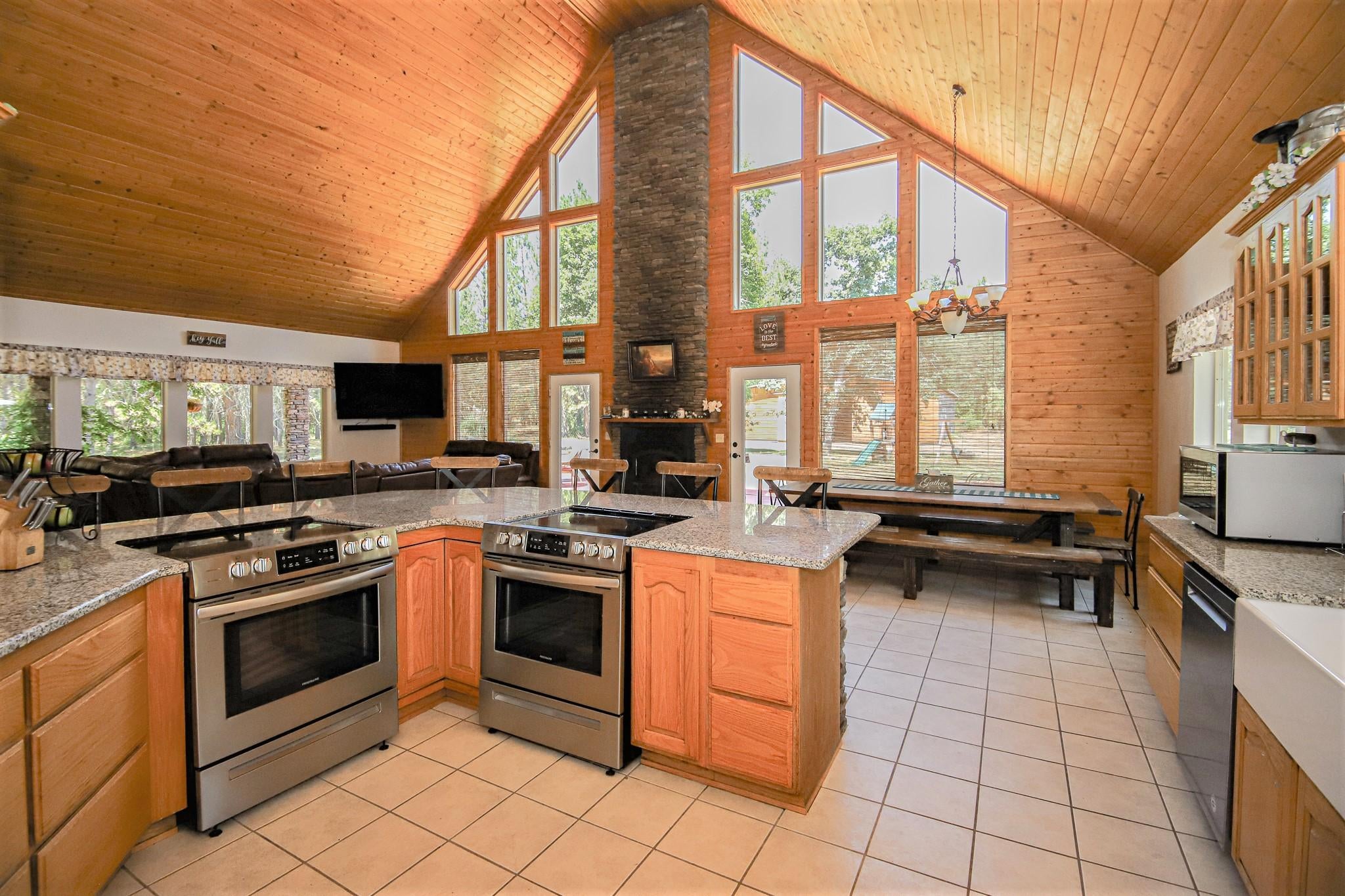 6033 Dodge Road White City, OR 97503 - Photo 8 of 35 Kitchen