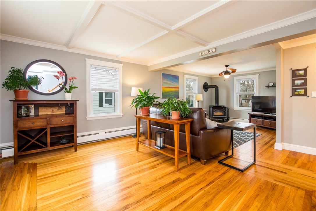 81 Beach Road Bristol, RI 02809 - Photo 8 of 39 Gallery Image 8