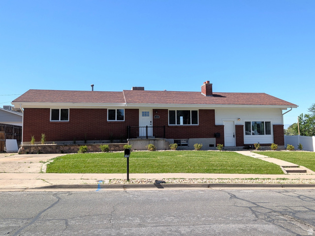 360 400 North Centerville, UT 84014 - Photo 1 of 30 Single-story ranch-style residence featuring a brick facade and white siding