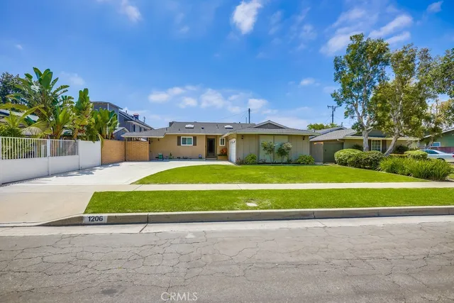 a view of houses with swimming pool and yard