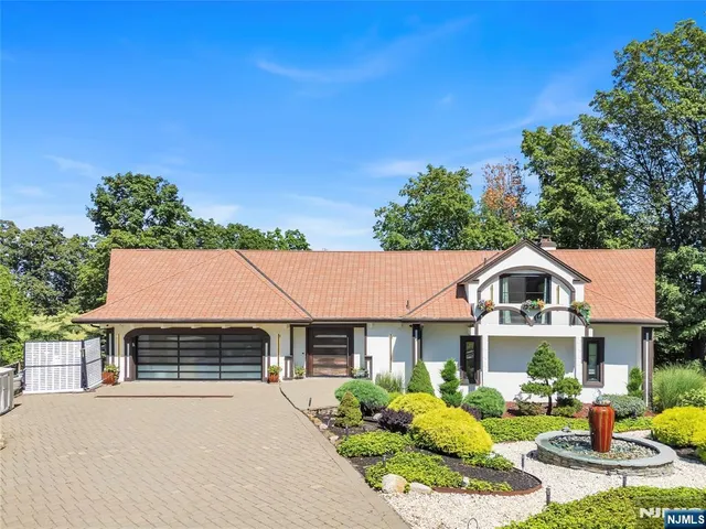 front view of house with a yard