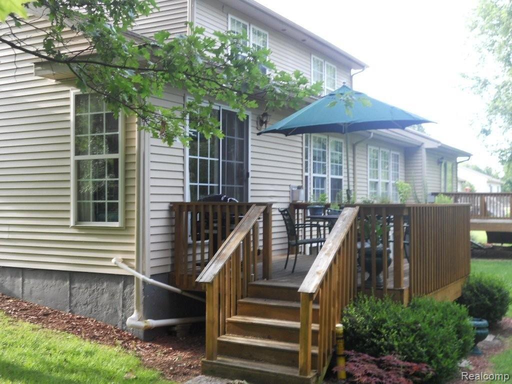 287 Wood Point Howell, MI 48843 - Photo 5 of 11 Deck
