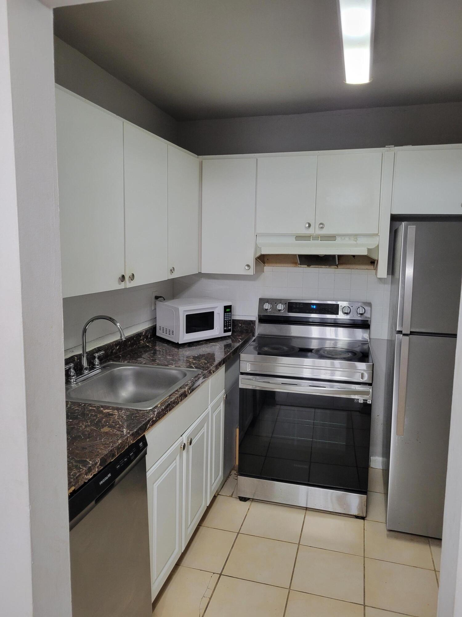 606 Northwest 13th Street, Unit 26 Boca Raton, FL 33486 - Photo 7 of 13 20240121_142406