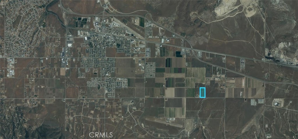 8 Highline Road Tehachapi, CA 93561 - Photo 12 of 18 a bathroom with a shower