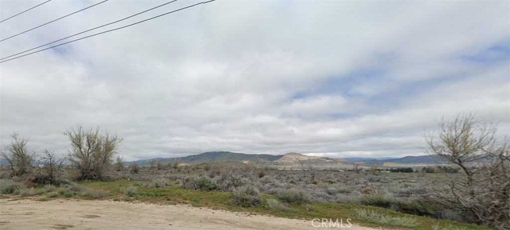 8 Highline Road Tehachapi, CA 93561 - Photo 7 of 18 a view of a dry field in the middle of a field