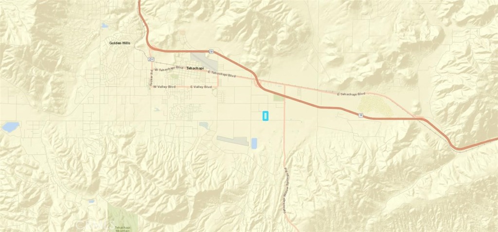 8 Highline Road Tehachapi, CA 93561 - Photo 10 of 18 a bathroom with a bathtub