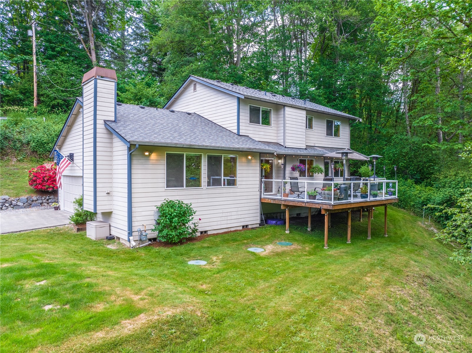 23113 Barker Road Bothell, WA 98021 - Photo 37 of 37 a backyard of a house with table and chairs
