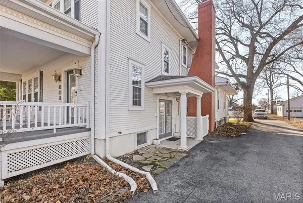 $365,000 | 232 South 9th Street, Wood River, IL 62095