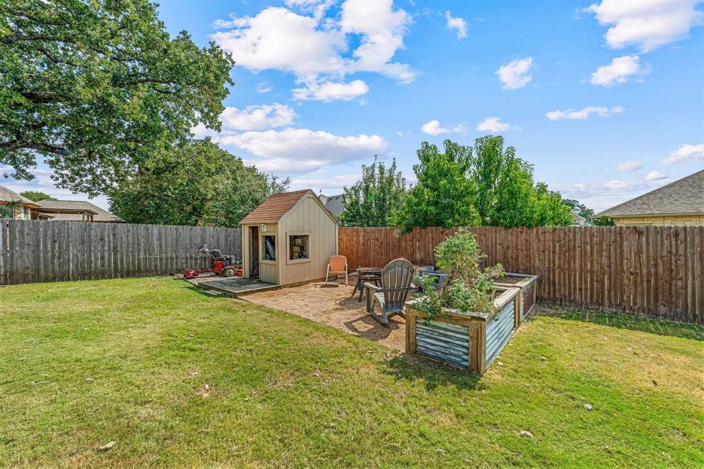 112 Blue Ribbon Lane Stephenville, TX 76401 - Photo 28 of 31 a backyard of a house with table and chairs