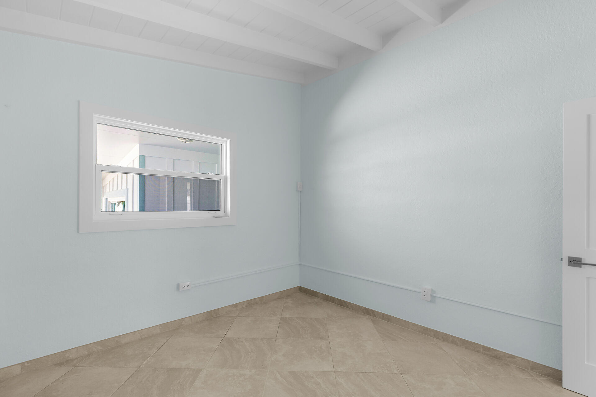 251 Azalea Street Tavernier, FL 33070 - Photo 35 of 58 an empty room with a window